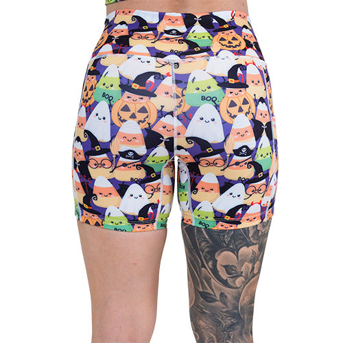 back of the 5 inch halloween candy corn patterned shorts