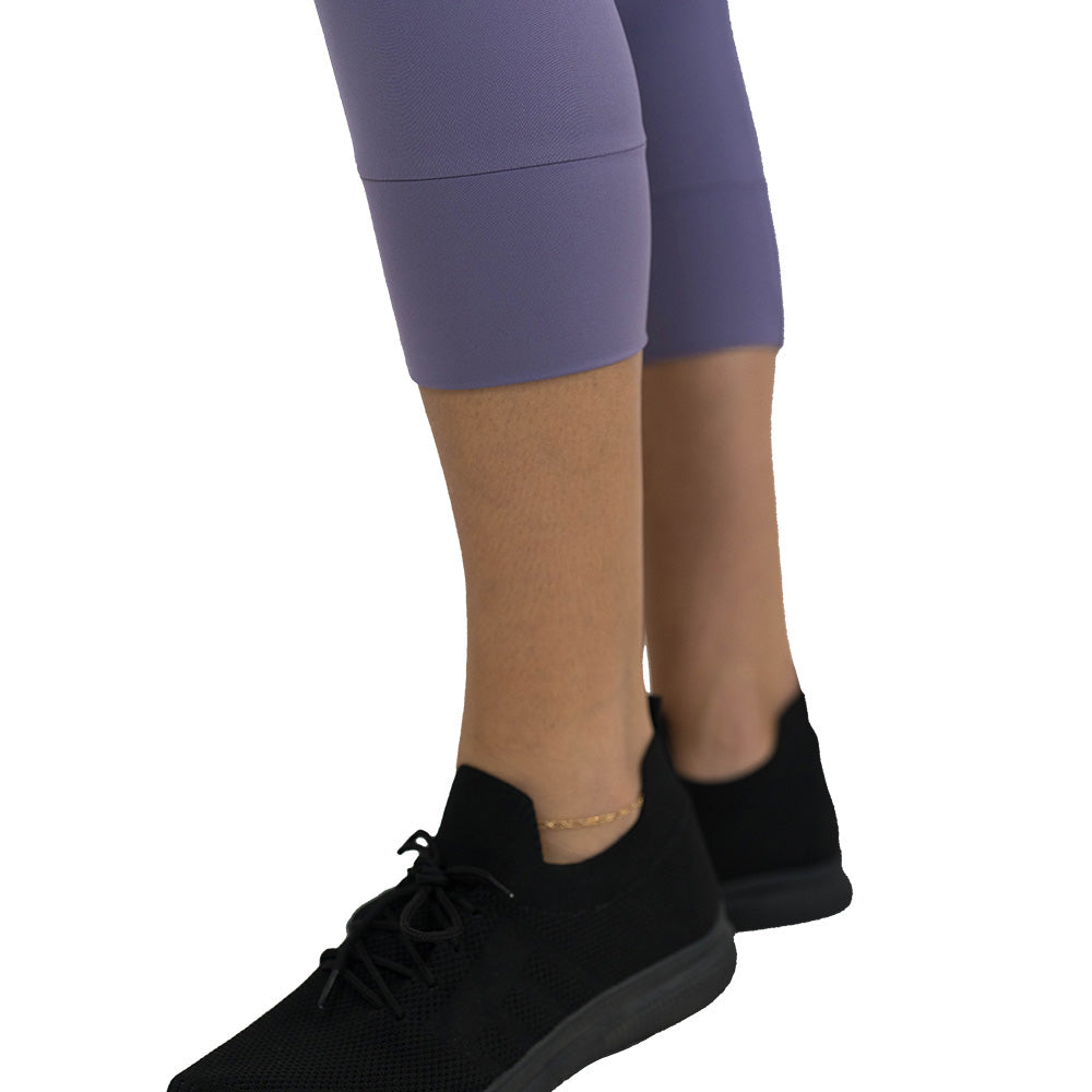 close up of the cuffed detailing on the light purple leggings