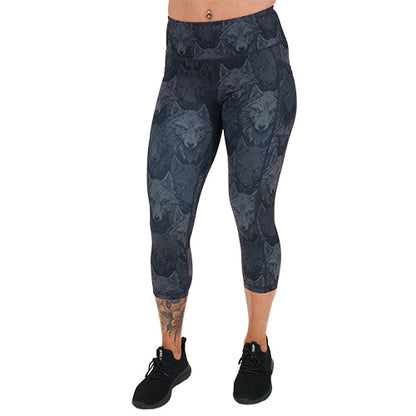 capri length black and grey wolves patterned leggings