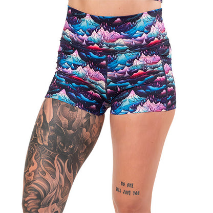 2.5 inch snowy mountain patterned shorts