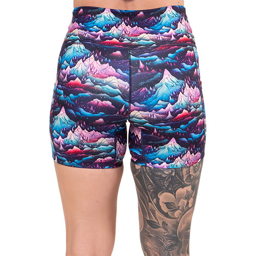 back of the 5 inch snowy mountain patterned shorts