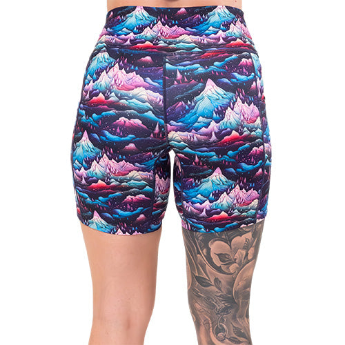 back of the 7 inch snowy mountain patterned shorts