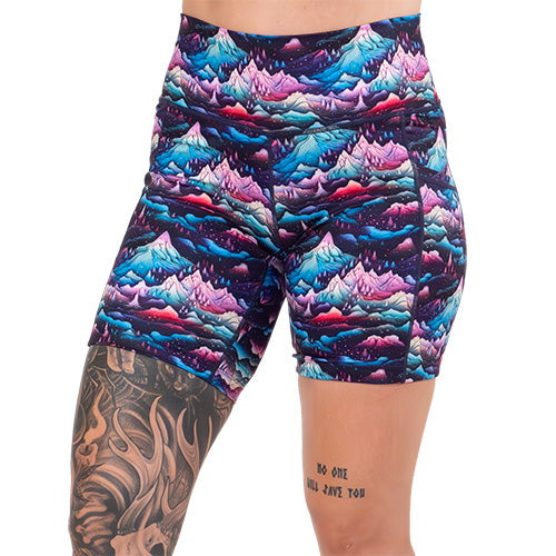 7 inch snowy mountain patterned shorts